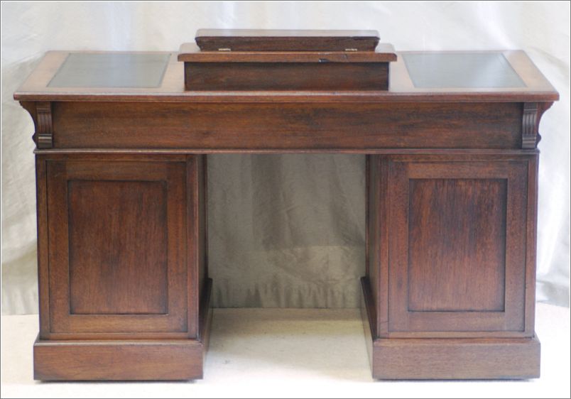 4032 Antique Walnut Dickens Desk (11)